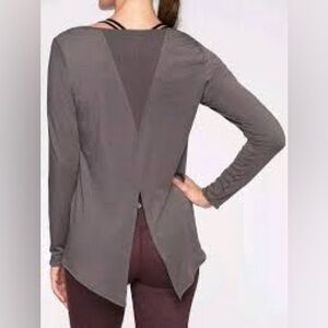 Athleta Essence Semi-Fit Long Sleeve Top Medium Gray Like New!